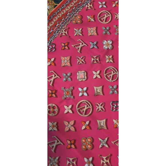 Louis Vuitton Pink Glam Monogram & Chain Print Silk Scarf – Excellent Condition - Picture 3 of 6